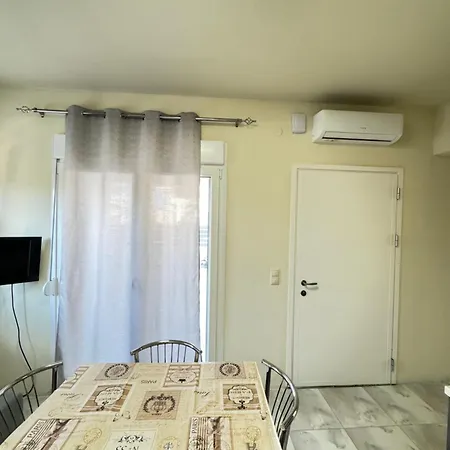 Adoniss Apartmentss 1 Feriehus *