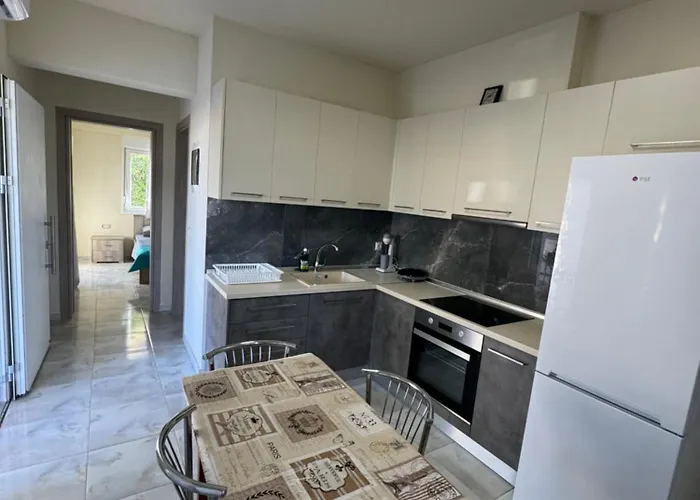 Adoniss Apartmentss 1 *