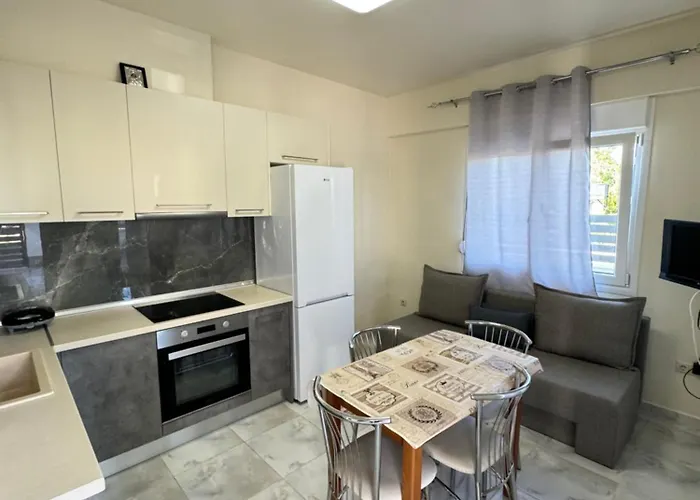 Adoniss Apartmentss 1 بيت للعطل *