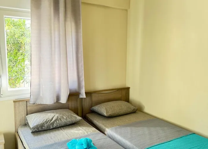 Adoniss Apartmentss 1 * باراليا ديونيسيو